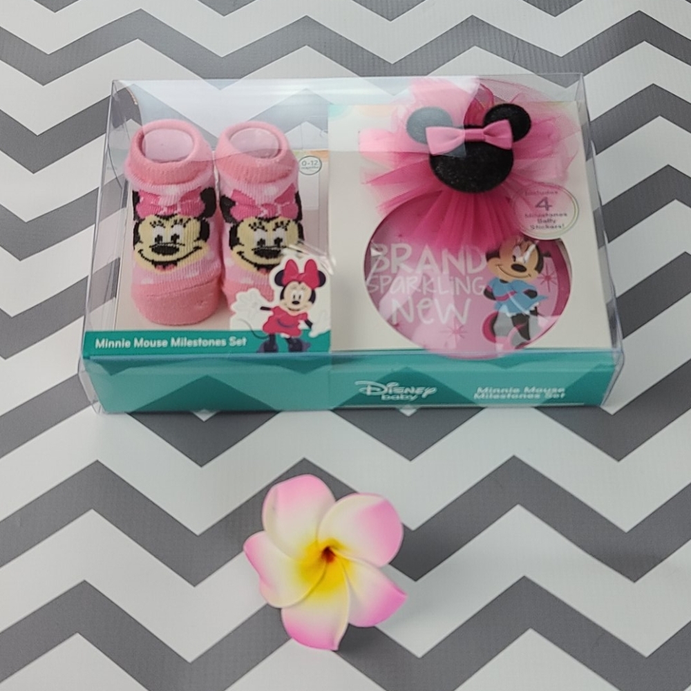 NWT MINNIE MOUSE baby Milestone Set